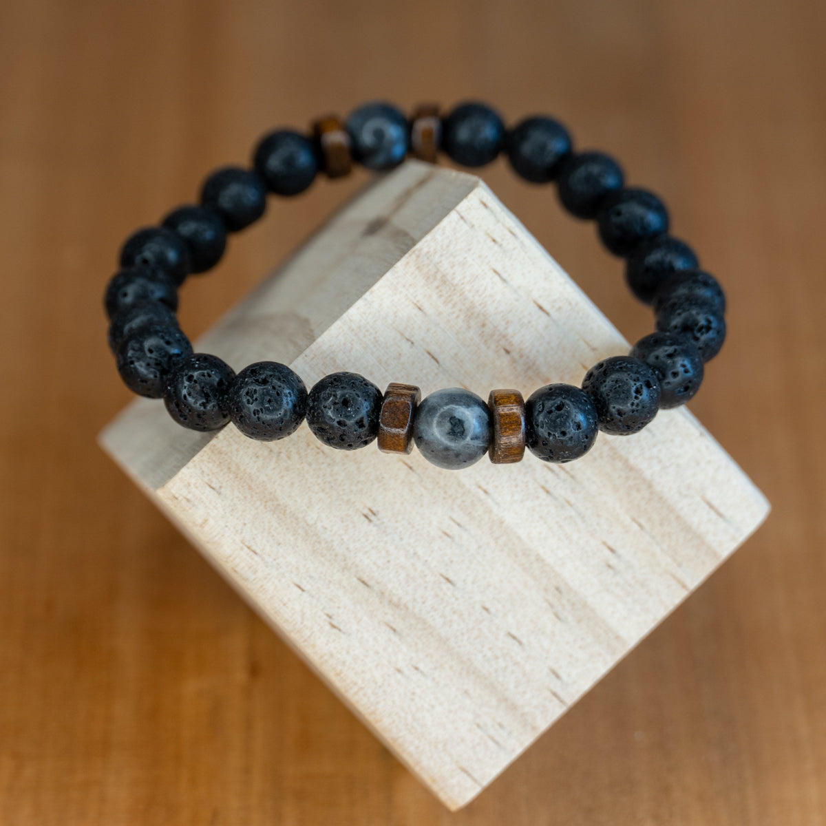 Pulsera de Piedra <br>volcánica y Lunar