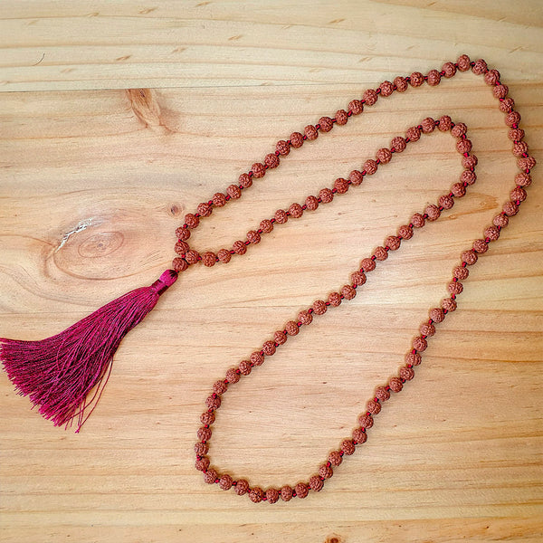 Mala de oración de Rudraksha y pómulo Rojo