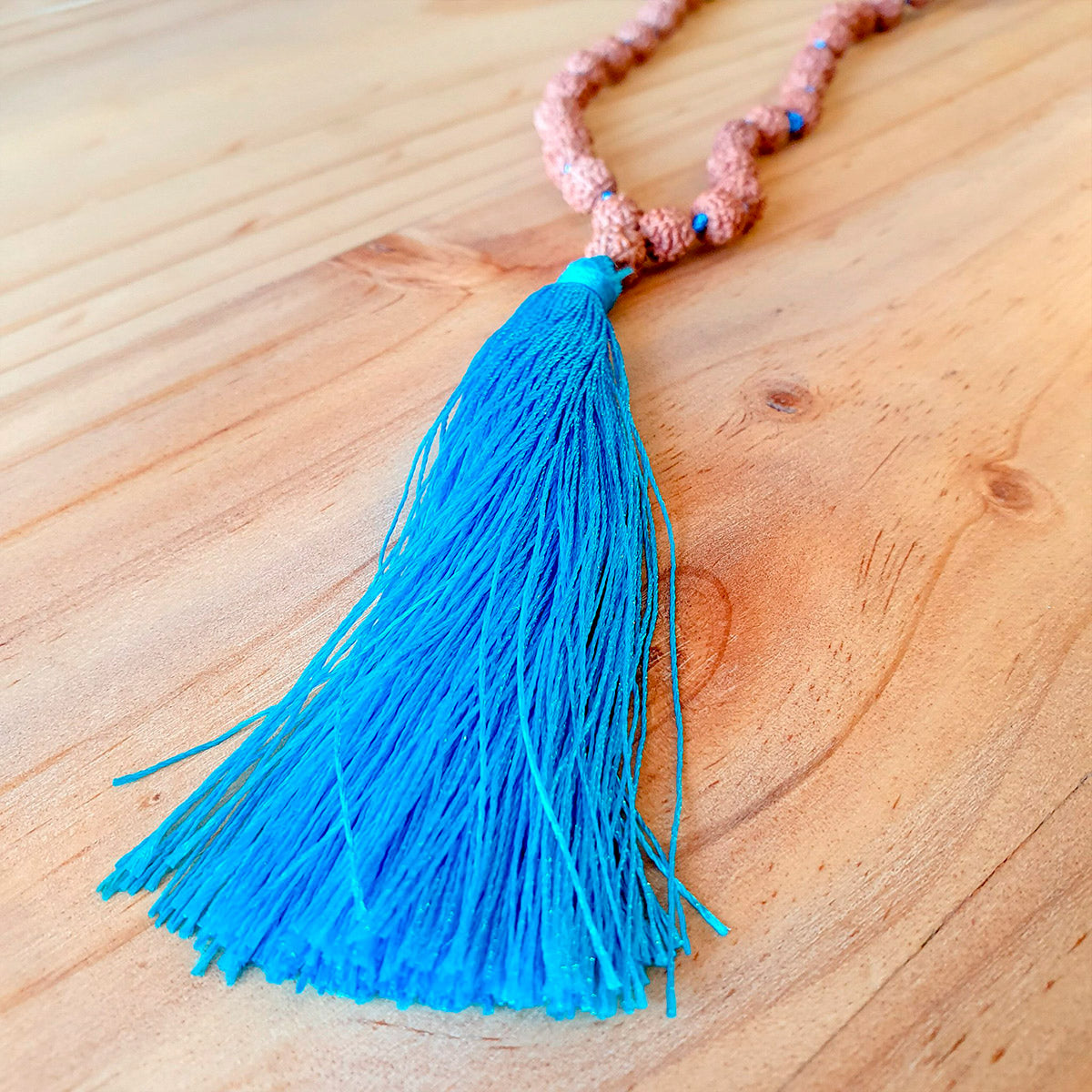 Mala de Rudraksha y Pómulo Azul<br>Calma y Expansión Interior 🔵