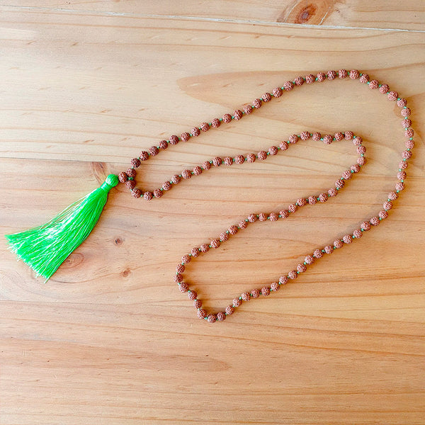 Mala de Rudraksha y Pómulo Verde<br>Renovación y Sabiduría Natural 💚