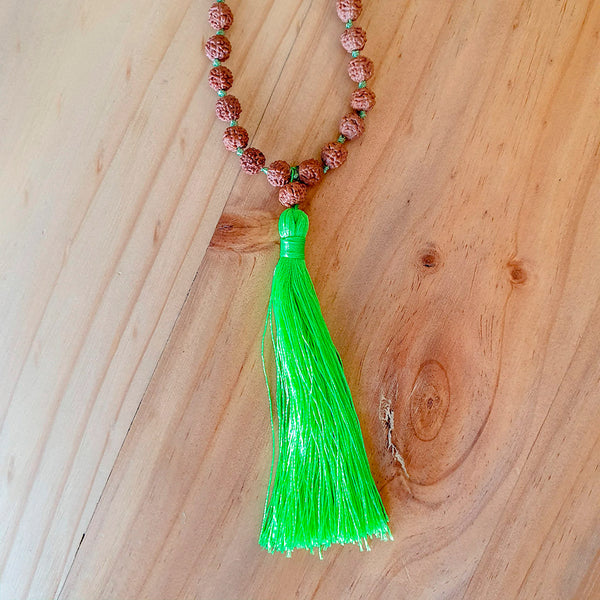 Mala de Rudraksha y Pómulo Verde<br>Renovación y Sabiduría Natural 💚