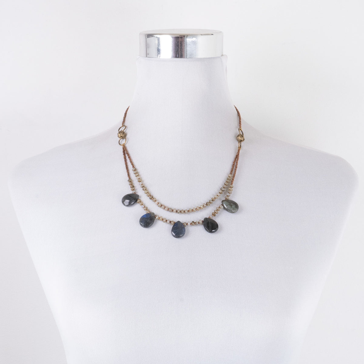 Collar Corto con Colgante Gotas de Agua de Labradorita