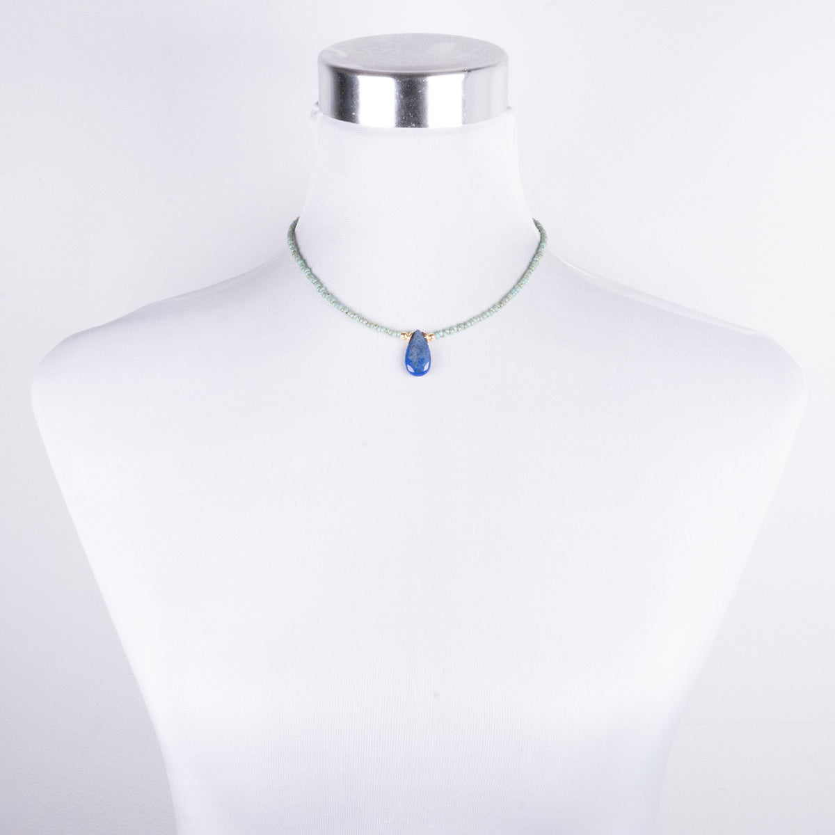 Collar con Colgante de Lapislázuli en forma de gota