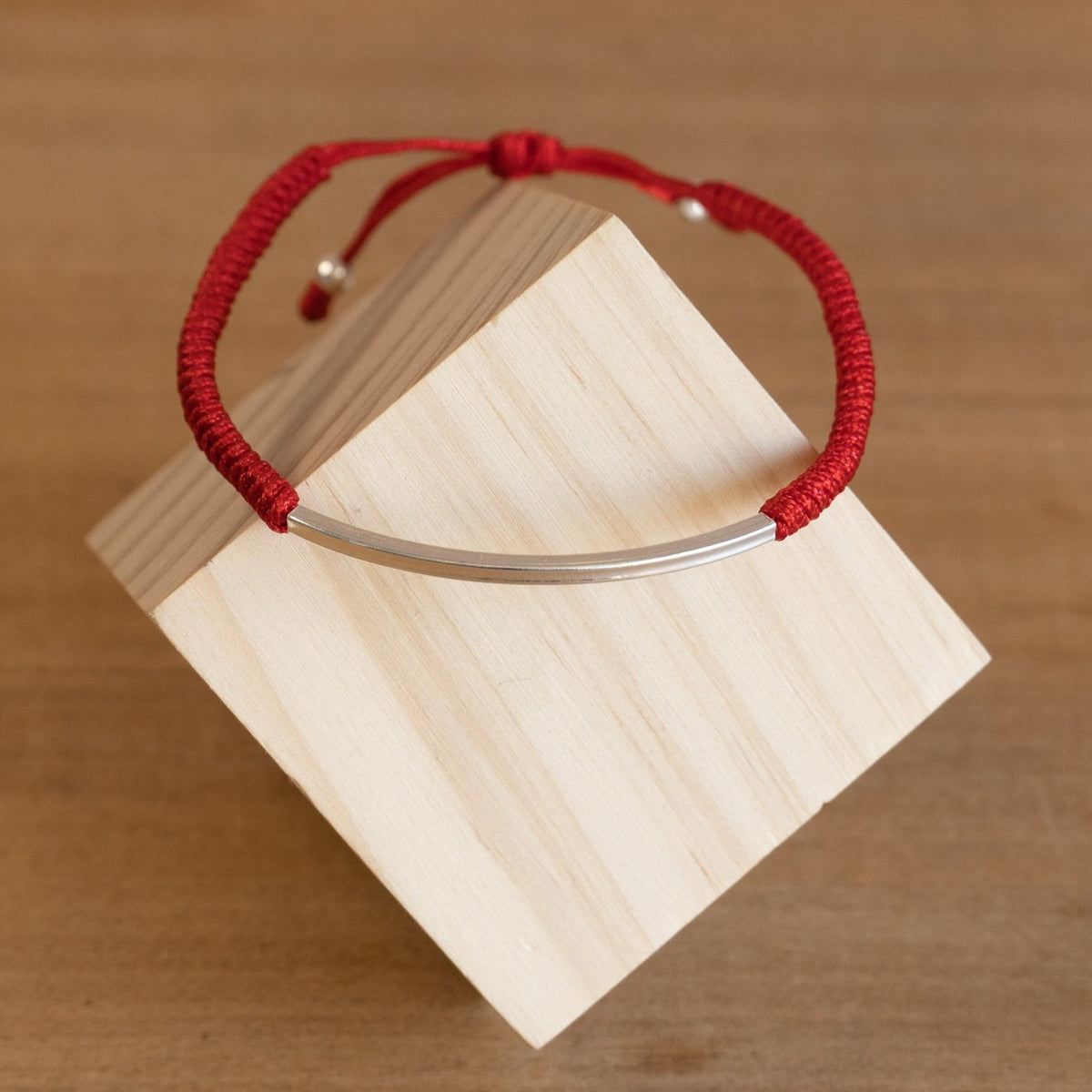 Pulsera Hilo rojo con barra de Plata 925