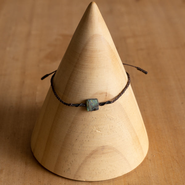 Pulsera de Abulón Natural <br> Serenidad y Conexión