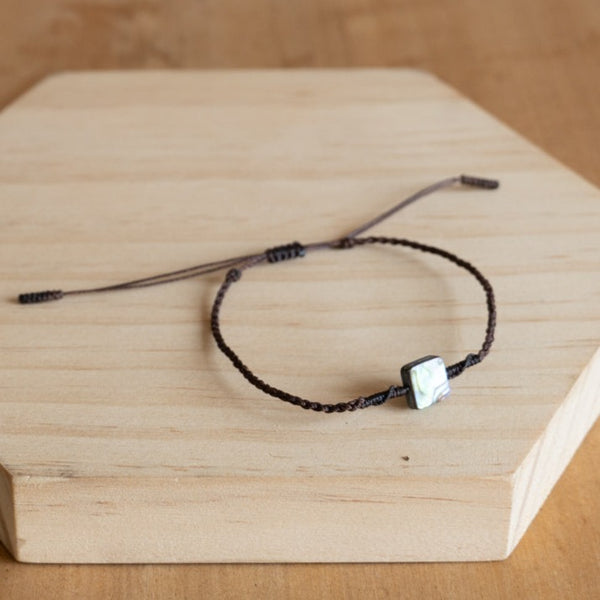 Pulsera de Abulón Natural <br> Serenidad y Conexión
