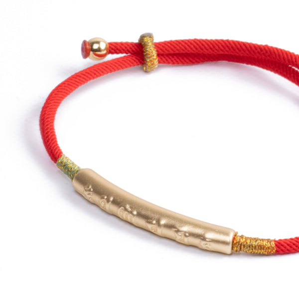 Pulsera con Hilo rojo y Enchapado Oro  - Om Mani Padme Hum