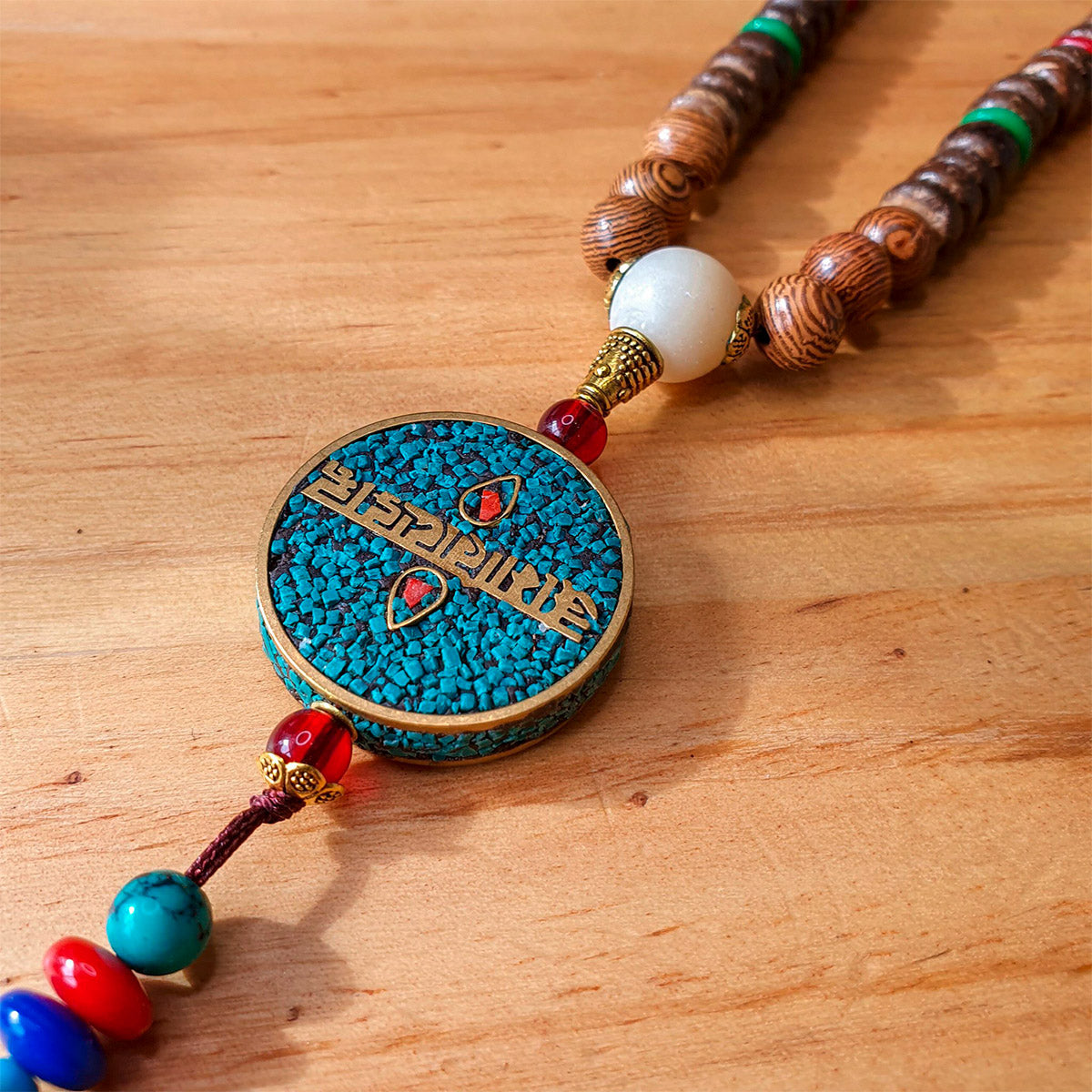 Collar Nepalí de Madera - Om Mani Padme Hum